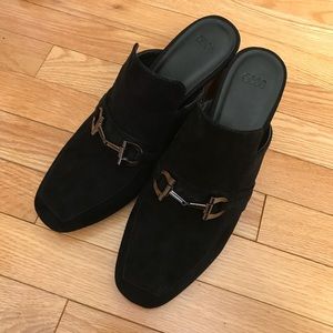 Block heel black mules